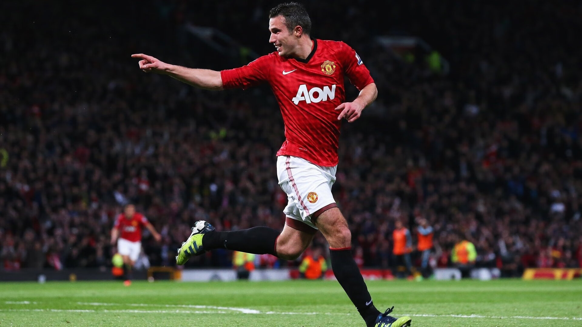 “泥浆飞扬：雨天泥道的疯狂追逐”，泥浆视频