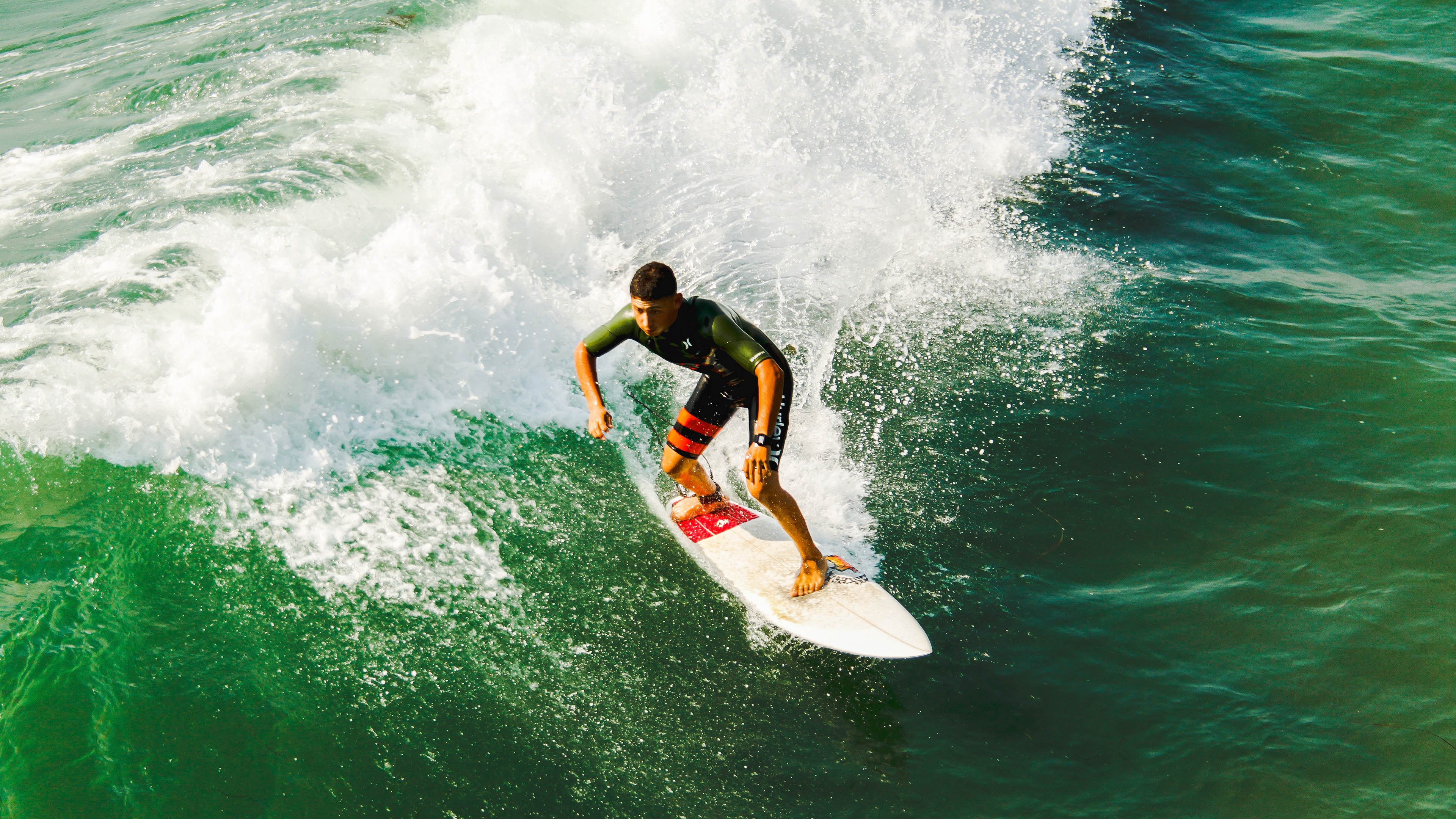 曼城攻击火力全开,轻松击垮对手,曼城进攻战术