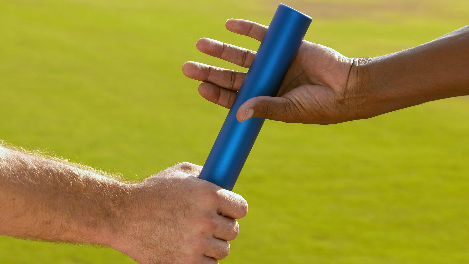 突尼斯篮球运动员健康状况良好,拳王利纳雷斯